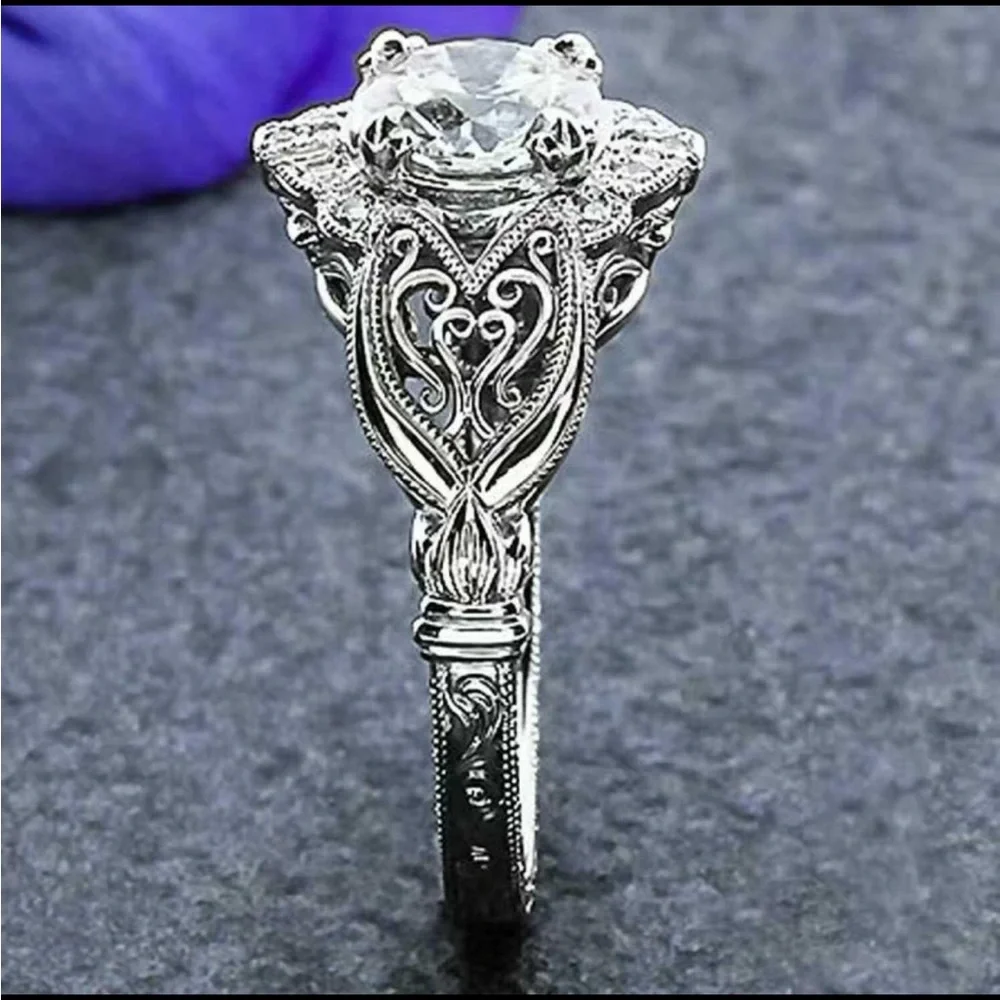 NWT Exquisite Zircon‎ Ring